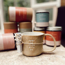 Load image into Gallery viewer, tea and ceramic mug gift box
